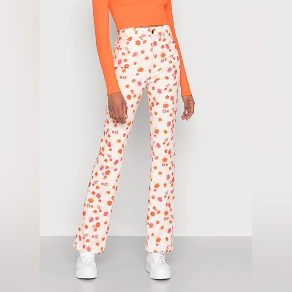 VINTAGE SUPPLY Ditsy Floral Flare Leg Jeans- Women’s Size US10 - Picture 1 of 12